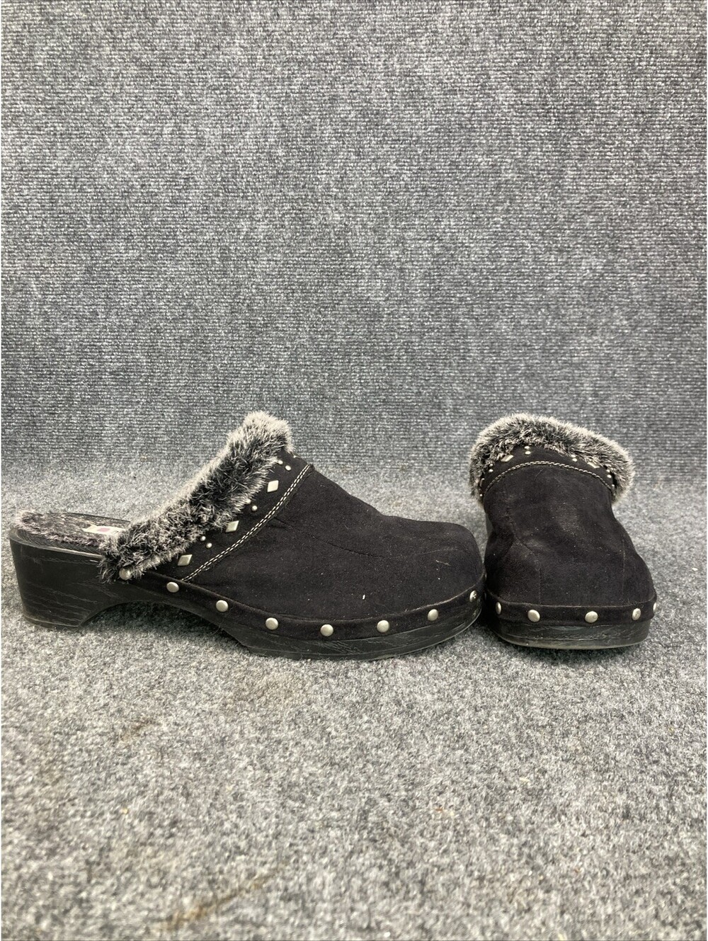 Vintage No Boundaries Womens Size 9.5 Black Studded Faux Fur Lined  Clogs